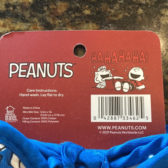 Peanuts Gang Mini Oven Mitts NWT
Blue Snoopy - Picture 4 of 4